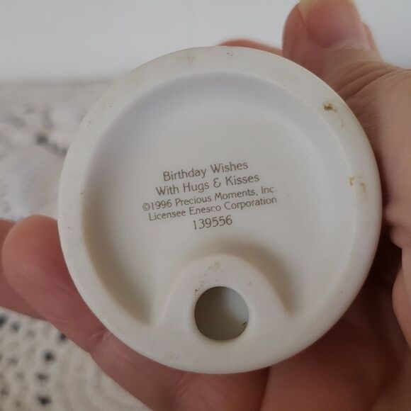 Vtg 1996 Precious Moments Birthday Wishes with Hugs & Kisses Porcelain Figurine - Picture 6 of 6